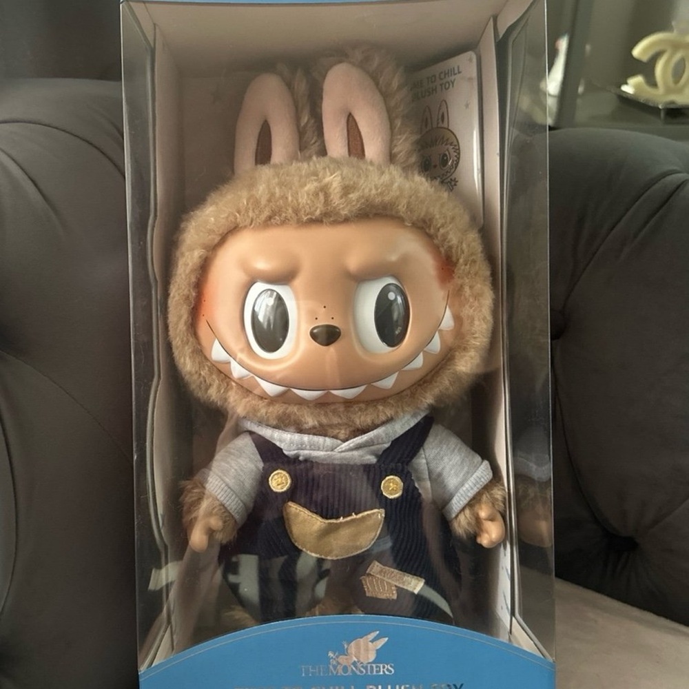 Labubu “time to chill” large plush